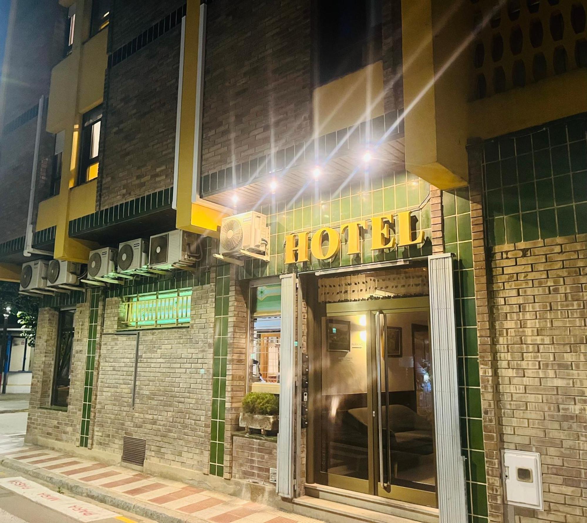 Hostal Tarres Anglés エクステリア 写真